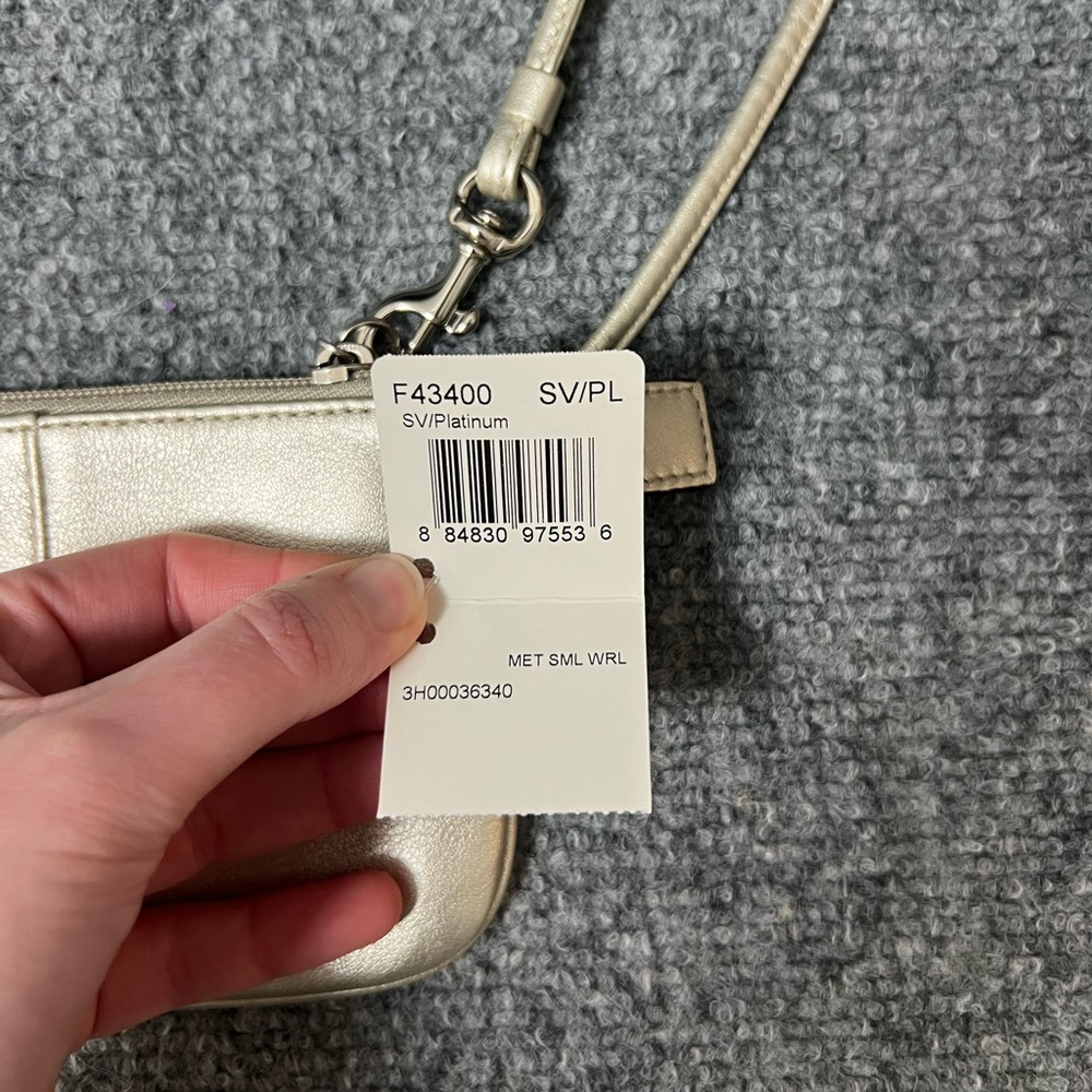 Coach Wallet Women Leather Metallic Silver Wristlet Pouch Clutch NWT - Picture 3 of 10